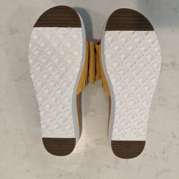 Ugg Yellow Platform Sandals - Picture 3 of 6